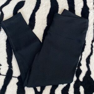 😍NWOT YEAR OF OURS Ribbed Capri Leggings in Black Small.